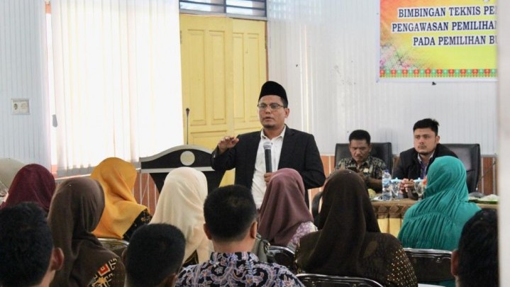 Jelang Pilkada Serentak 2020, Ketua Bawaslu Riau Motivasi Panwascam di Kuansing
