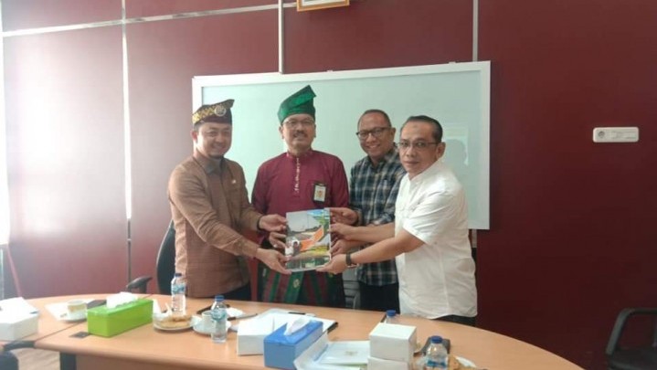 Syahrul Aidi Fasilitasi Pemkab Kampar Perjuangkan Sejumlah Proyek Jalan Nasional ke Kementrian PUPR Syahrul Aidi Fasilitasi Pemkab Kampar Perjuangkan Sejumlah Proyek Jalan Nasional ke Kementrian PUPR