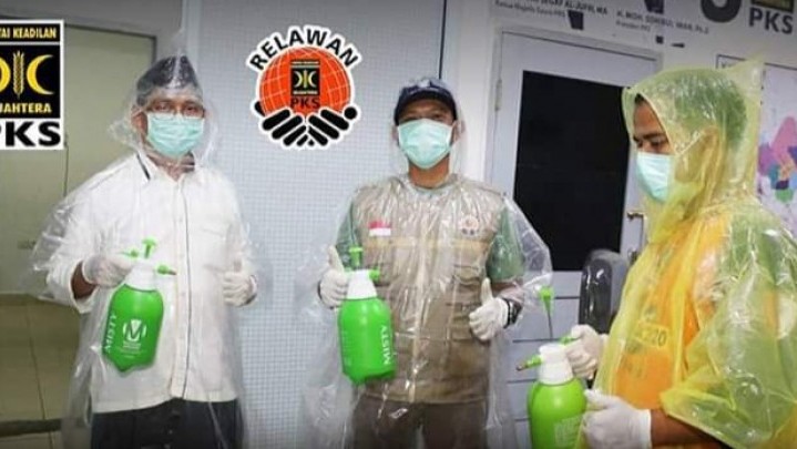 DPW PKS Riau Rutin Lakukan Penyemprotan Disinfektan di Markaz DPW Sebagai Pencegahan Covid-19