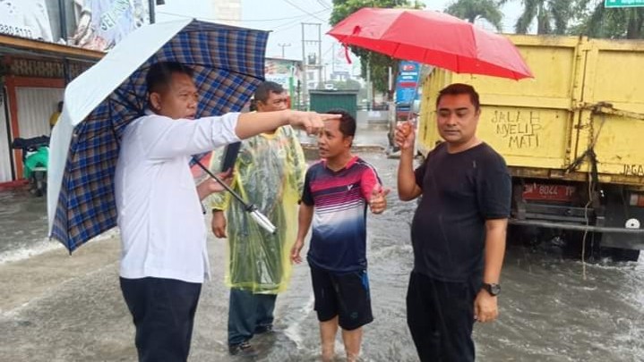 Dinas PUPR Pekanbaru Normalisasi Drainase yang Ditemukan Tersumbat Saat Musim Hujan Dinas PUPR Pekanbaru Normalisasi Drainase yang Ditemukan Tersumbat Saat Musim Hujan