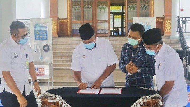 Bupati Siak Terima Bantuan Bank BRI Untuk Penanganan Covid-19