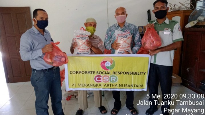 PT MAN Rohul Peduli Warga Terdampak Covid-19 di Desa Bangun Jaya