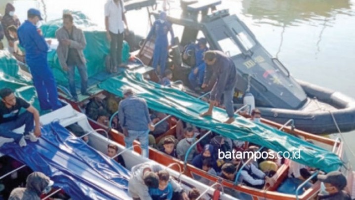 100 Penumpang Kapal di Pantai Stress Diamankan Polisi di Batam