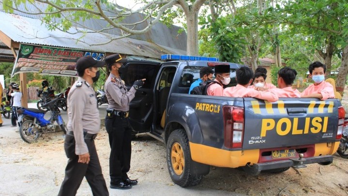 Polsek Siak Kecil Gencar Lakukan Vaksinasi Massal Kejar Target 70% Polsek Siak Kecil Gencar Lakukan Vaksinasi Massal Kejar Target 70%
