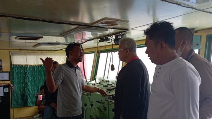Anggota DPR RI ini Marah ke Roro Bengkalis, 4 Jam Kapal Rusak di Tengah Laut Tanpa Kejelasan Anggota DPR RI ini Marah ke Roro Bengkalis, 4 Jam Kapal Rusak di Tengah Laut Tanpa Kejelasan
