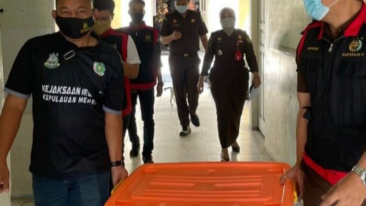 Kantornya Digeledah Petugas Kejari, Kadiskes Meranti Mengaku di Luar Kota