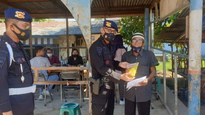 Brimob Polda Riau Patroli Sosialisasi Penggunaan Masker di Rohil