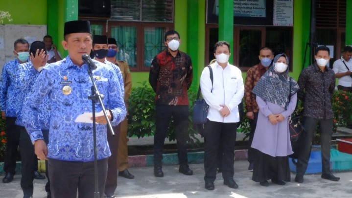 Evaluasi Tenaga Non PNS, Bupati: Akan Ada Pemerataan Guru di Seluruh Meranti