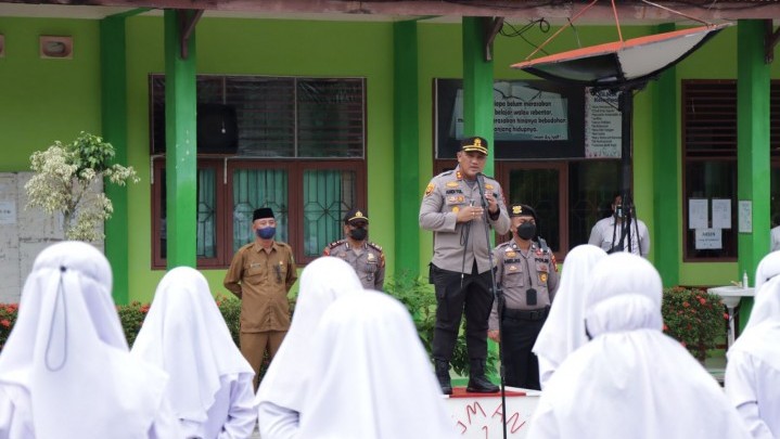 Kunjungi SMA Negeri 1 Tebing Tinggi, Kapolres Sampaikan Pesan Penting