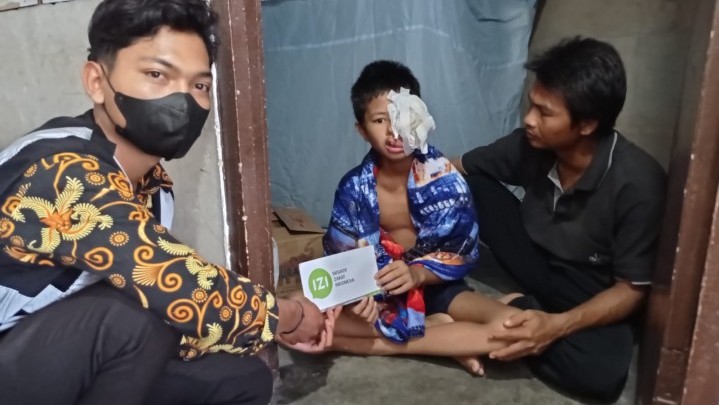 IZI Riau Bantu Biaya Pengobatan Anak Penderita Kanker Mata IZI Riau Bantu Biaya Pengobatan Anak Penderita Kanker Mata