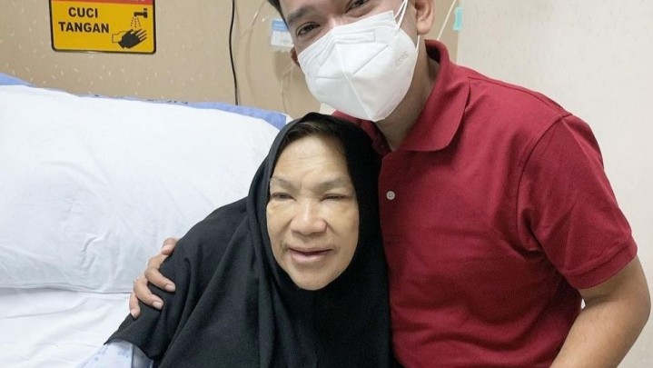 Sakit, Dorce Gamalama Minta Tolong Megawati Soekarnoputri Sakit, Dorce Gamalama Minta Tolong Megawati Soekarnoputri