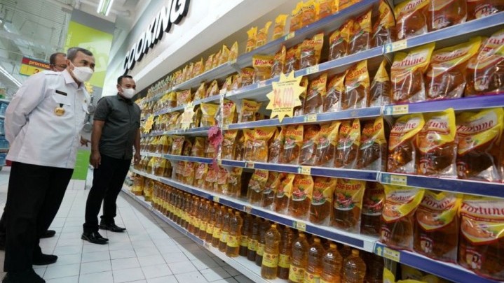 Di Pekanbaru Ditemukan Supermarket Jual Minyak Goreng Di Atas Rp14 Ribu