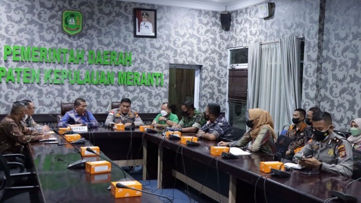 Dalam Sehari, Kades di Meranti Harus Bisa Vaksin Tiga Ribu Orang Dalam Sehari, Kades di Meranti Harus Bisa Vaksin Tiga Ribu Orang