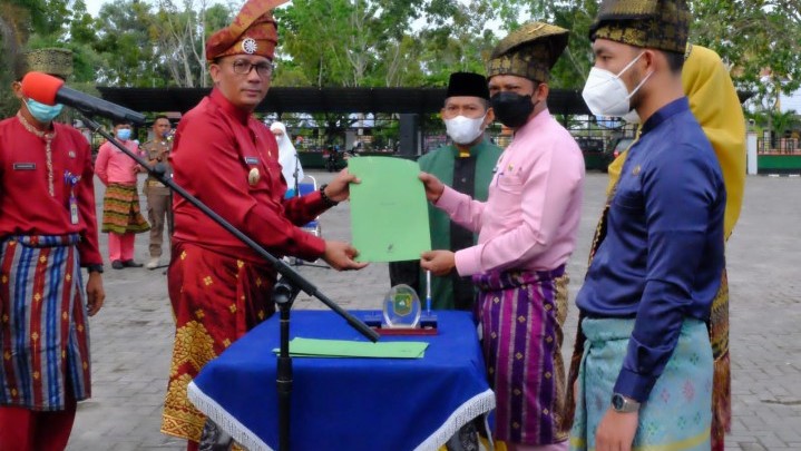 Bupati Lantik 134 Pejabat di Lingkungan Pemkab Meranti Bupati Lantik 134 Pejabat di Lingkungan Pemkab Meranti