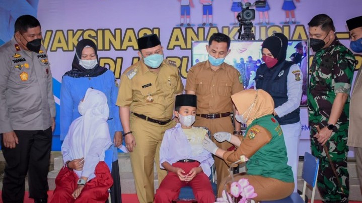 Vaksinasi Usia 6-11 Tahun, Bupati Catur Ucapkan Terima Kasih Khusus pada Orang Tua Murid Vaksinasi Usia 6-11 Tahun, Bupati Catur Ucapkan Terima Kasih Khusus pada Orang Tua Murid