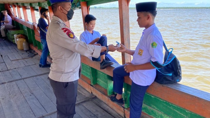 Sosialisasi Prokes Polairud Polres Meranti di Pelabuhan Penyeberangan Sosialisasi Prokes Polairud Polres Meranti di Pelabuhan Penyeberangan