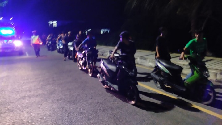 Resahkan Warga, Tim Patroli Blue Light Amankan Belasan Motor Diduga Ikut Balap Liar Resahkan Warga, Tim Patroli Blue Light Amankan Belasan Motor Diduga Ikut Balap Liar
