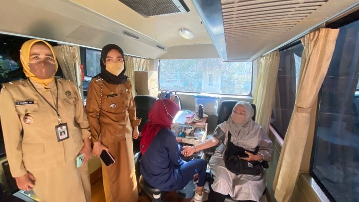 Camat Sukajadi Apresiasi Donor Darah di Kelurahan Kedung Sari Camat Sukajadi Apresiasi Donor Darah di Kelurahan Kedung Sari