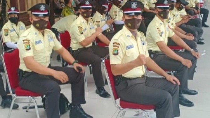 Sah, Seragam Satpam Mulai Hari Ini Berwarna Krem Sah, Seragam Satpam Mulai Hari Ini Berwarna Krem