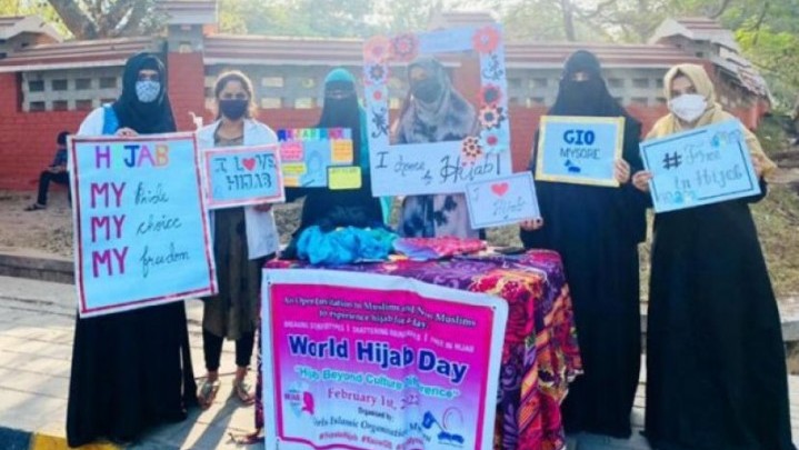 Kebijakan Larangan Berjilbab, Pelajar Muslimah Gelar Aksi Kebijakan Larangan Berjilbab, Pelajar Muslimah Gelar Aksi