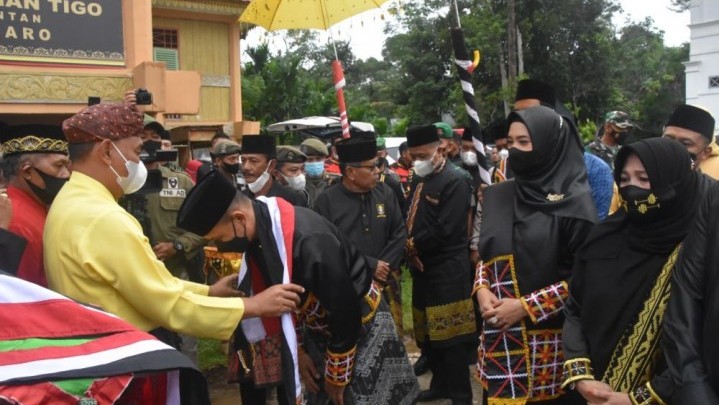 Dua Gelar Adat Sekaligus Disandang Danrem Brigjen TNI M Syech Ismed