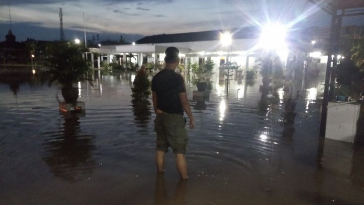 Kota Tembilahan Dilanda Banjir Pasang, BPBD Inhil Minta Bantuan