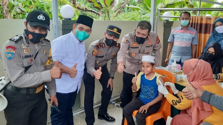 Giat Vaksinasi Massal, Wilkum Polsek Tambang Dikunjungi Tim Polda Riau