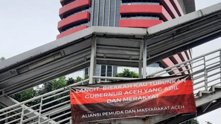 Spanduk Aceh Termiskin di Sumatera Bertebaran di Ibukota Spanduk Aceh Termiskin di Sumatera Bertebaran di Ibukota