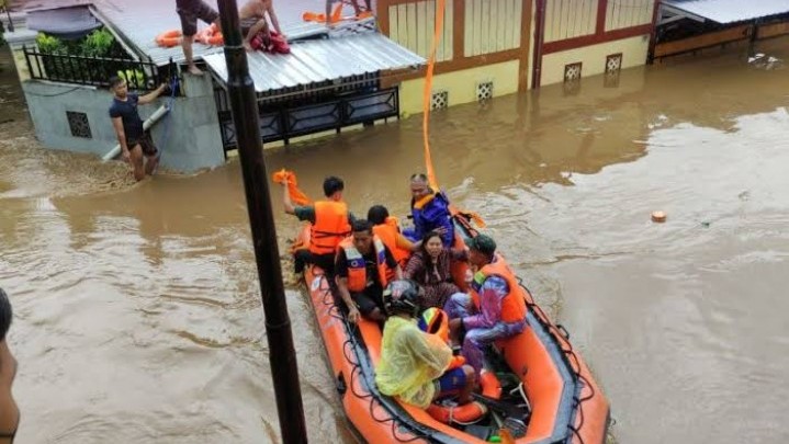 Tebing Tinggi Banjir, Seribu Kepala Keluarga Terpaksa Mengungsi