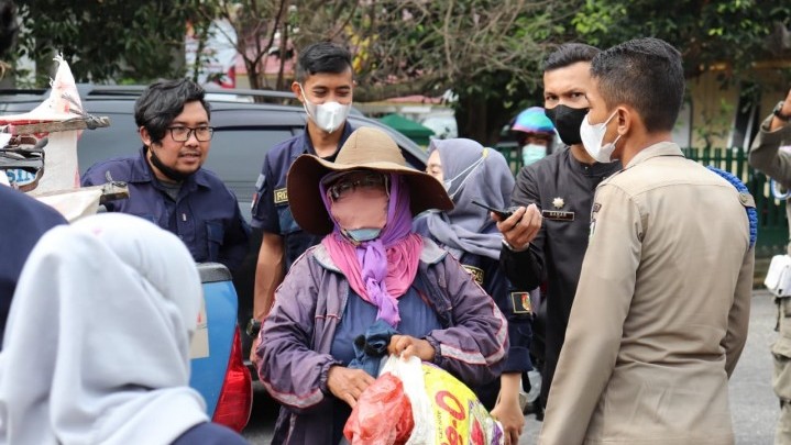 Penegakan Perda, Puluhan Gepeng di Pekanbaru Ditertibkan