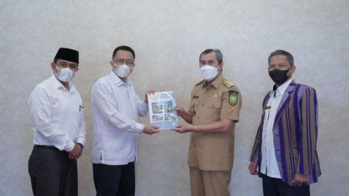 Kelanjutan Pembangunan Masjid Kampus, Rektor UIN Suska Jumpai Gubri