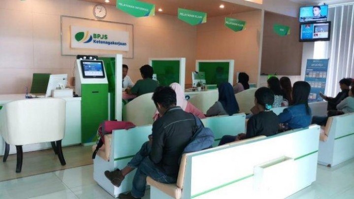 Disnakertrans Riau Siap Diskusi dengan Pekerja yang Tolak Aturan Pencairan JHT