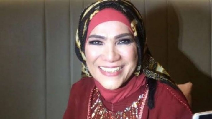 Dorce Gamalama Dikabarkan Meninggal Dunia Dorce Gamalama Dikabarkan Meninggal Dunia