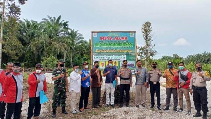 Ninik Mamak Desa Parit Baru Gelar Turnamen Sepak Bola Ninik Mamak Desa Parit Baru Gelar Turnamen Sepak Bola