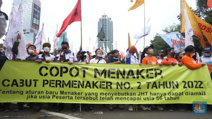 JHT Cair Usia 56 Tahun, Pengamat: Pemerintah Tidak Boleh Arogan