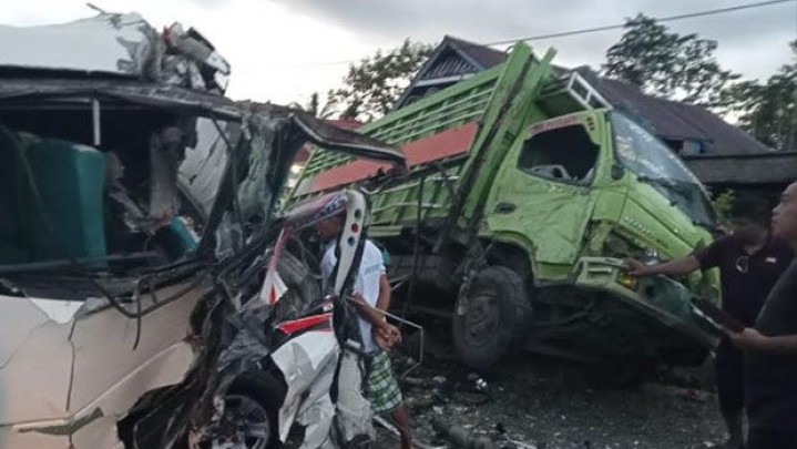 Kecelakaan Ambulans Antar Jenazah, Sopir Meninggal Dunia