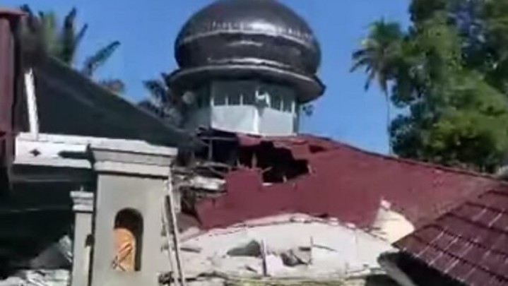 Dilaporkan Sejumlah Bangunan Ambruk Akibat Gempa Pasaman Sumbar