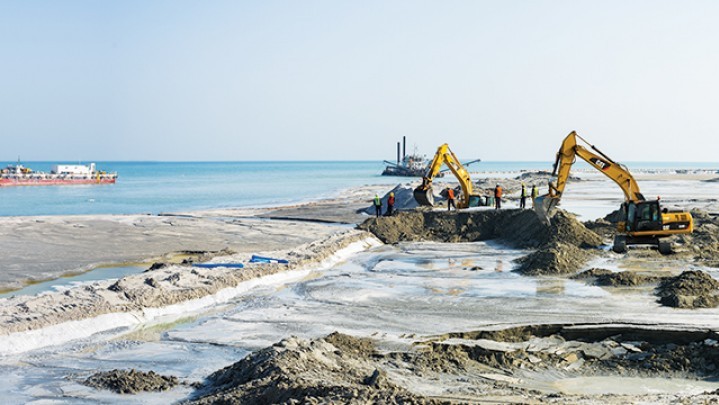 Perairan Pesisir Rusak, Penambangan Pasir Dihentikan
