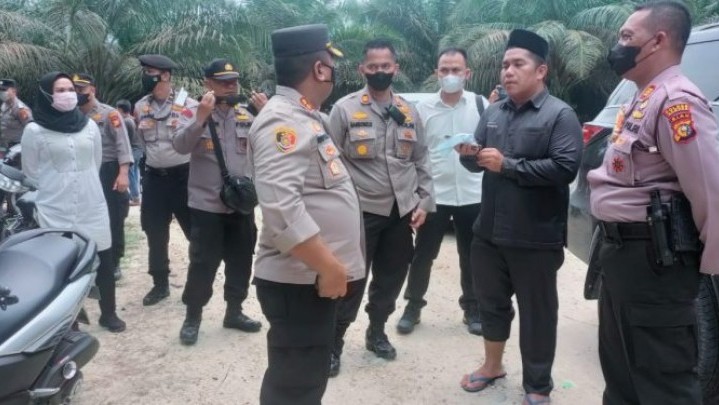 Dualisme Kepengurusan, Massa KUD Iyo Basamo Versi Yuslianti Unjuk Rasa