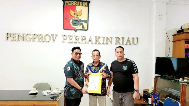 Aprianto Ambil Formulir Calon Ketua Perbakin Pekanbaru, Haris Kampay Siap Menangkan Aprianto Ambil Formulir Calon Ketua Perbakin Pekanbaru, Haris Kampay Siap Menangkan