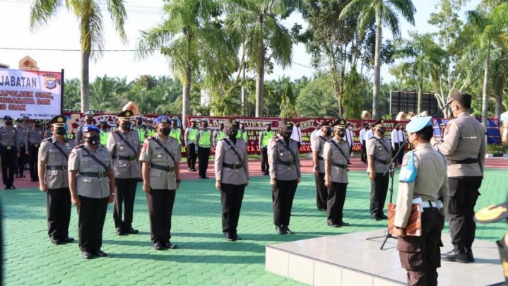 Dua Kasat dan Empat Kapolsek di Siak Berganti Dua Kasat dan Empat Kapolsek di Siak Berganti