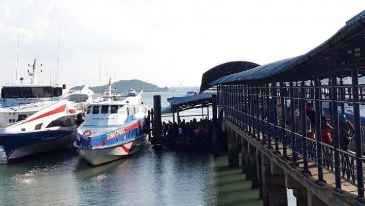 Dewan Tolak Wacana Kebijakan Pemprov Kepri Wajib Booster Perjalanan Domestik Dewan Tolak Wacana Kebijakan Pemprov Kepri Wajib Booster Perjalanan Domestik