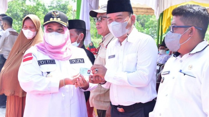Disdukcapil Bengkalis Akan Datangi Penduduk yang Sulit Dapat Layanan Disdukcapil Bengkalis Akan Datangi Penduduk yang Sulit Dapat Layanan