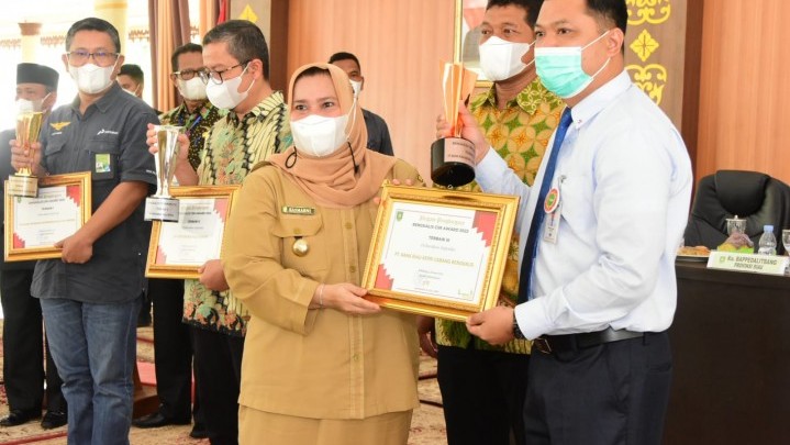 Anugerah Khusus Bagi Dunia Usaha di Bengkalis Anugerah Khusus Bagi Dunia Usaha di Bengkalis