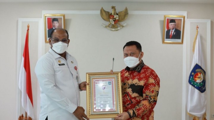 Karena Kebijakan Anggaran, Bupati Kampar Dapat Penghargaan Dari Kemendagri Karena Kebijakan Anggaran, Bupati Kampar Dapat Penghargaan Dari Kemendagri
