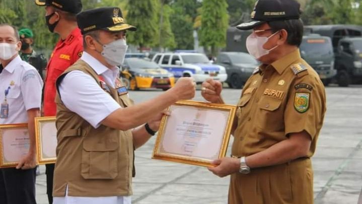 Bupati HM Wardan Mengaku Akan Maksimalkan Kemampuan Tanggulangi Karhutla Bupati HM Wardan Mengaku Akan Maksimalkan Kemampuan Tanggulangi Karhutla