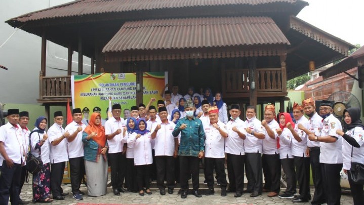 Wawako Ayat Lantik Tiga Kepengurusan LPMK Senapela dan Resmikan Tempat Kuliner Wawako Ayat Lantik Tiga Kepengurusan LPMK Senapela dan Resmikan Tempat Kuliner