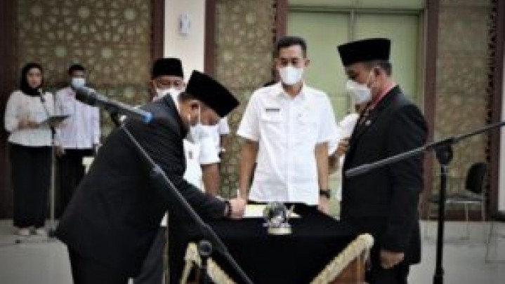 Bupati Catur Lantik Empat Pejabat Tinggi Pratama, Ini Nama-namanya Bupati Catur Lantik Empat Pejabat Tinggi Pratama, Ini Nama-namanya