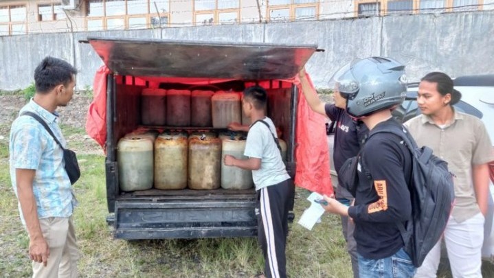 Dugaan Penyalahgunaan BBM Bersubsidi, Warga Jambi Diamankan di Solsel Dugaan Penyalahgunaan BBM Bersubsidi, Warga Jambi Diamankan di Solsel