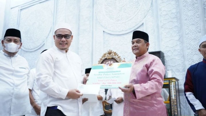 Safari Ramadhan di Inhil, Wagubri Serahkan Puluhan Sertifikat Rumah Safari Ramadhan di Inhil, Wagubri Serahkan Puluhan Sertifikat Rumah
